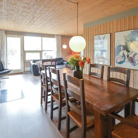 Сasa de vacaciones Stunning In W/ Sauna And 3 Bedrooms