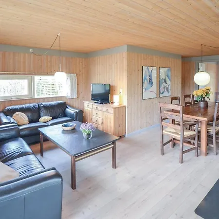 Stunning In W/ Sauna And 3 Bedrooms *